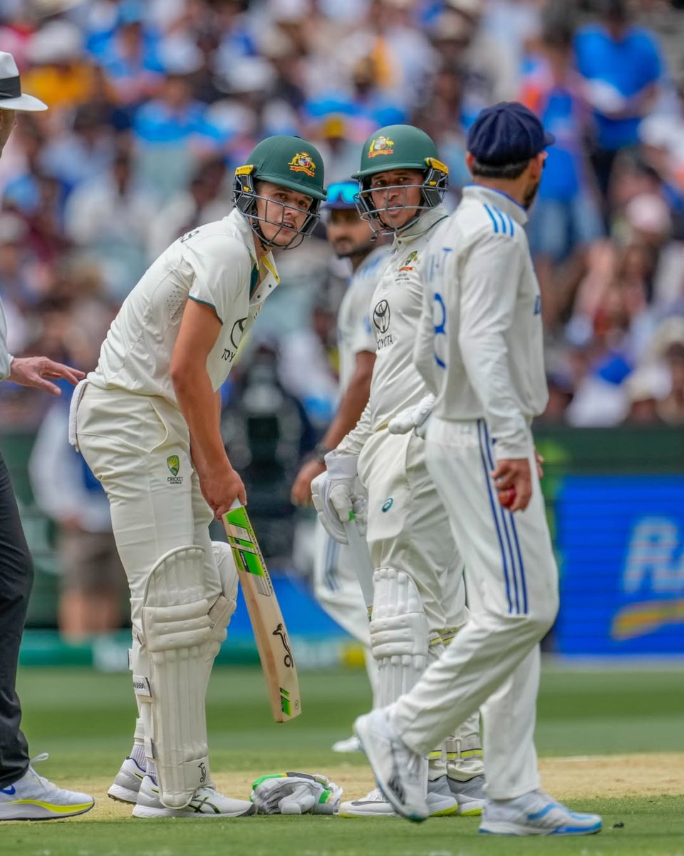 ndtvindia's tweet photo. कैप्शन दीजिए..

(मेलबर्न से आई है ये तस्वीर..)

#INDvsAUS । #ViratKohli