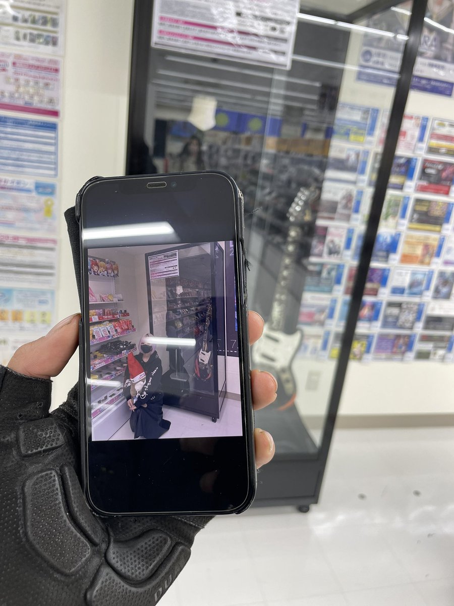 Sabueren18's tweet photo. 1箇所目アニメイト本店🐾
 #ReoNa 
 #神崎エルザ
 #ELZA2 https://t.co/dpdefSOWr4