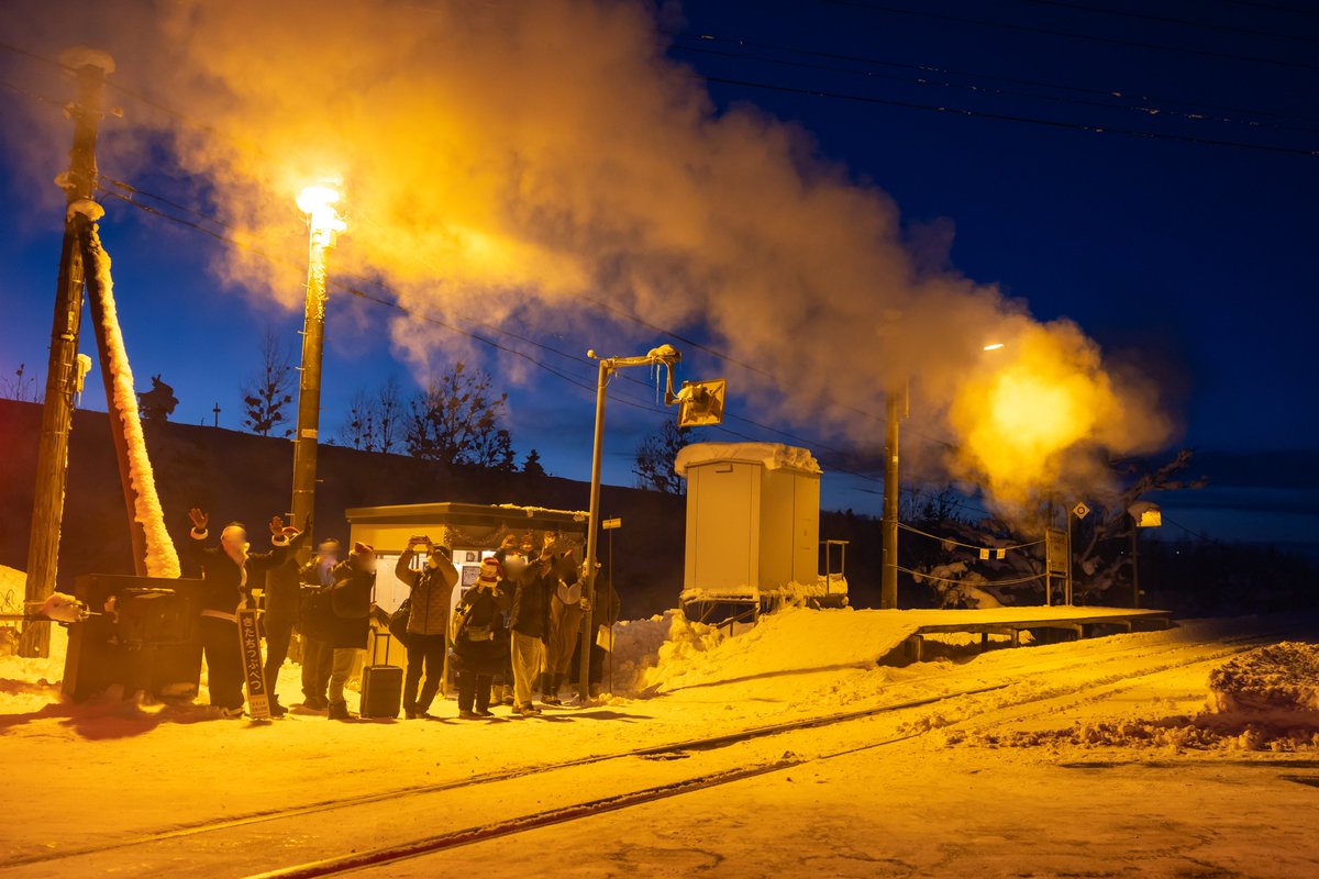 先日、留萌本線北秩父別駅、クリパが行われました。
気温が低くダイヤモンドダストがキラキラ✨
気温の低さは５４の白煙が物語っています。