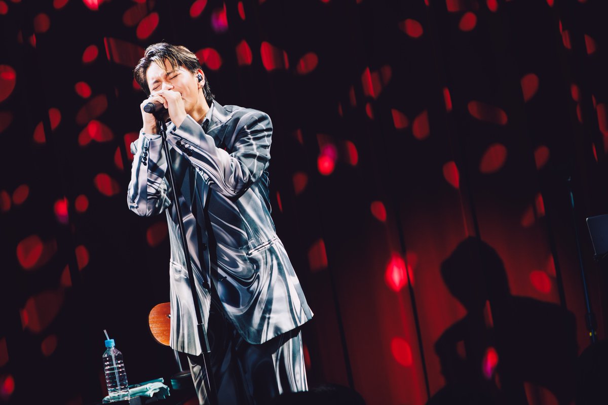 billboardlive_y's tweet photo. 【Live Report】先月開催された『REIKO's Winterland』公演のライブレポートが @Billboard_JAPAN に掲載されました📝✨
自身の楽曲に加えカバー曲も披露し、一夜限りの特別なステージが繰り広げら��た公演の模様をたっぷりお届けします。ぜひご一読ください✔
#billboardliveyokohama #REIKO @reiko__official 

▼＜ライブレポート＞REIKO、初のビルボードライブ公演――音楽���紡ぐ心温まる特別な夜
https://t.co/Z10zzhpdSk

Photo：福政良治