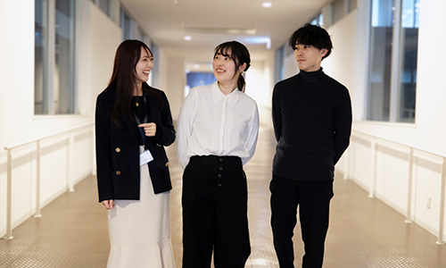 RDesigncenter's tweet photo. リコーデザインのサイトでは毎年この時期、就活生の皆さんに向け「入社1年目社員が自ら企画した記事」を掲載しています。
今年はそれぞれ異なるバックグラウンドを持つ3人が、働く中でどんな自分の強みを見つけて活かしているのかを記事にしました。ぜひご覧ください。
https://t.co/ENE1xEduFH https://t.co/Z3CrBVbONX
