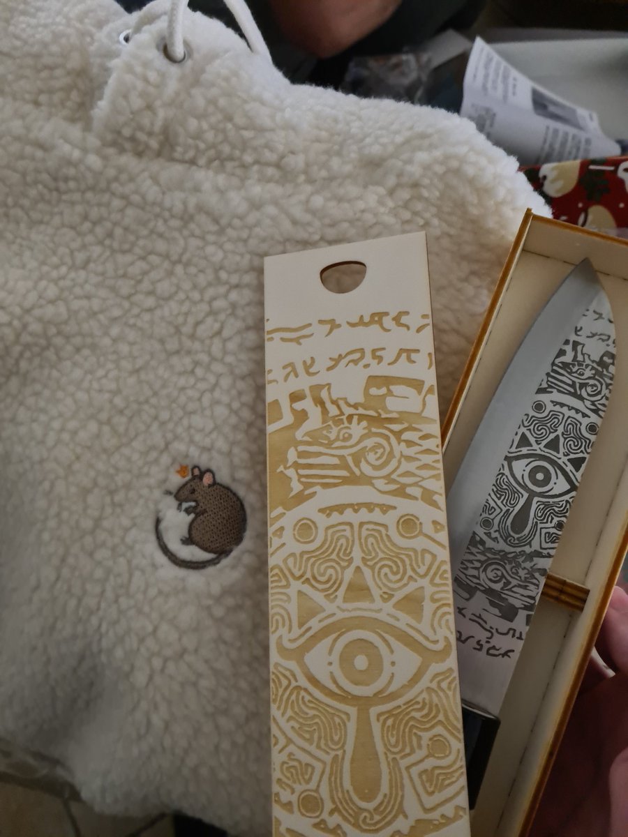 Limiado's tweet photo. @ZeldaUniverse Already have the proplica so now I have a Sheikah kitchen knife 🥰 https://t.co/LS6H3uzIE0