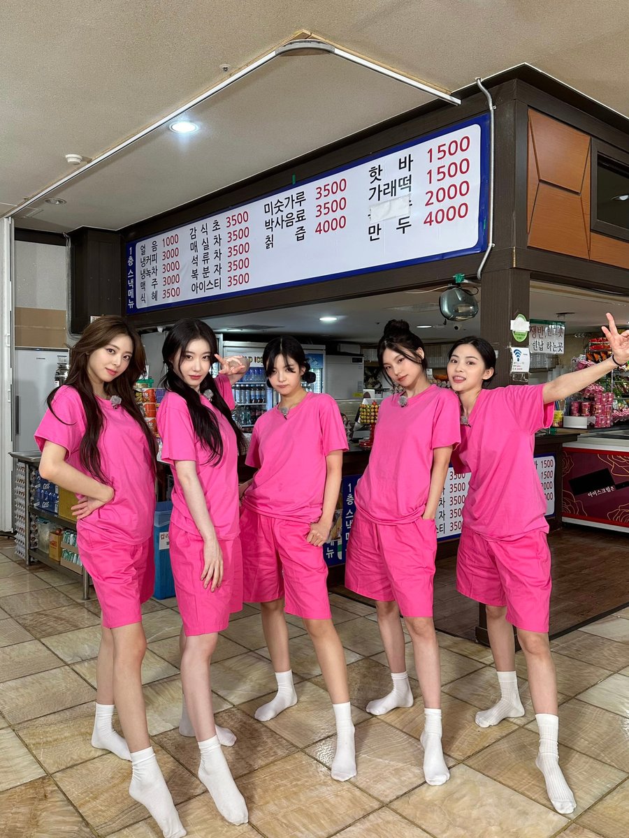 ITZY tweet media