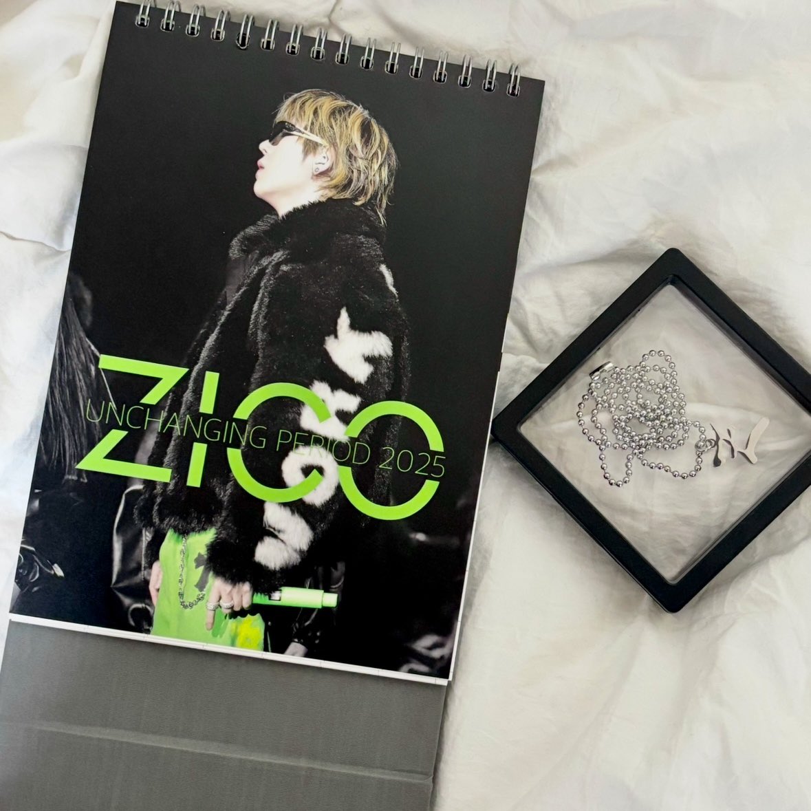 드디어!! 캘린더 받았어요 2025년에 지코 달력 12번을 넘기면서 행복할 생각,,,❣️