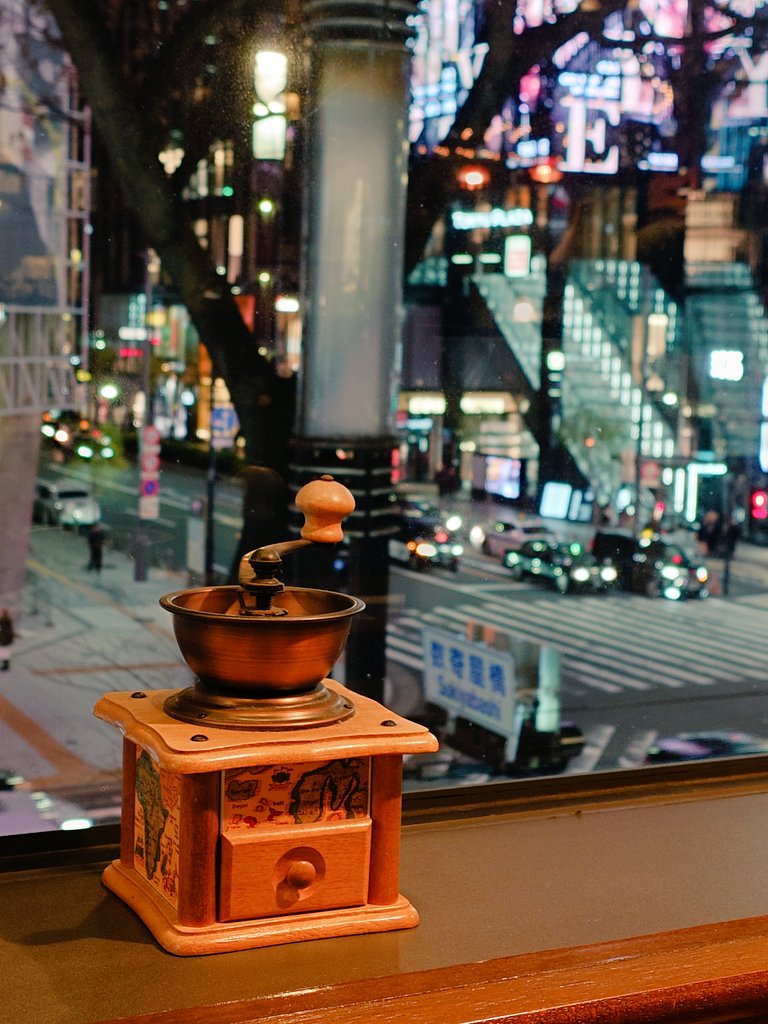 kekosue's tweet photo. 先日、楽器調整のついでに都内で羽伸ばし໒꒱
調整の合間に観た「はたらく細胞」は、笑いあり涙ありで予想を上回る面白さ！
星乃珈琲で一休み中、ふと気がついたら目の前にエルメスの素敵なビルが…✨
煌びやかで楽しいおひとり様イブを満喫しました～😊

年末は大掃除より練習がんばります♪ https://t.co/Kk3w657Fzl