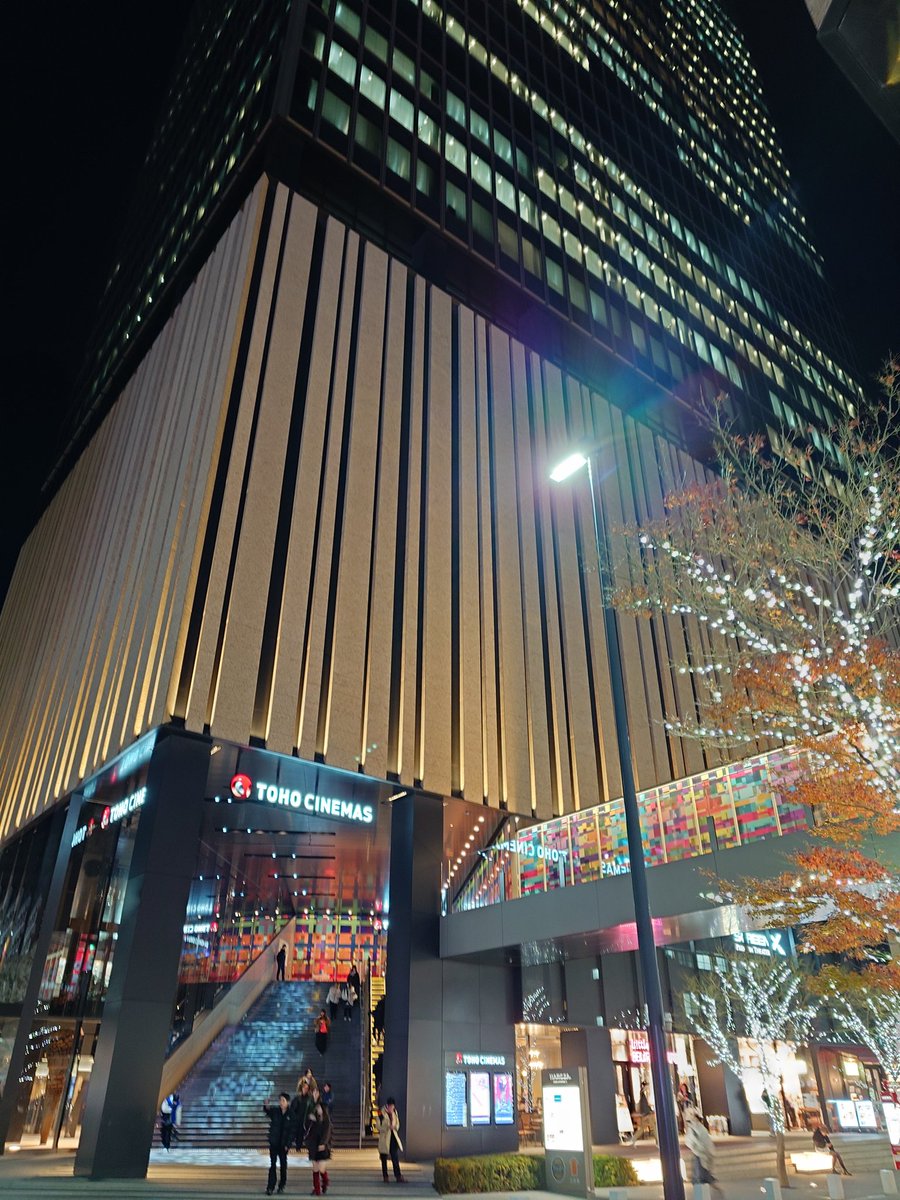 kekosue's tweet photo. 先日、楽器調整のついでに都内で羽伸ばし໒꒱
調整の合間に観た「はたらく細胞」は、笑いあり涙ありで予想を上回る面白さ！
星乃珈琲で一休み中、ふと気がついたら目の前にエルメスの素敵なビルが…✨
煌びやかで楽しいおひとり様イブを満喫しました～😊

年末は大掃除より練習がんばります♪ https://t.co/Kk3w657Fzl