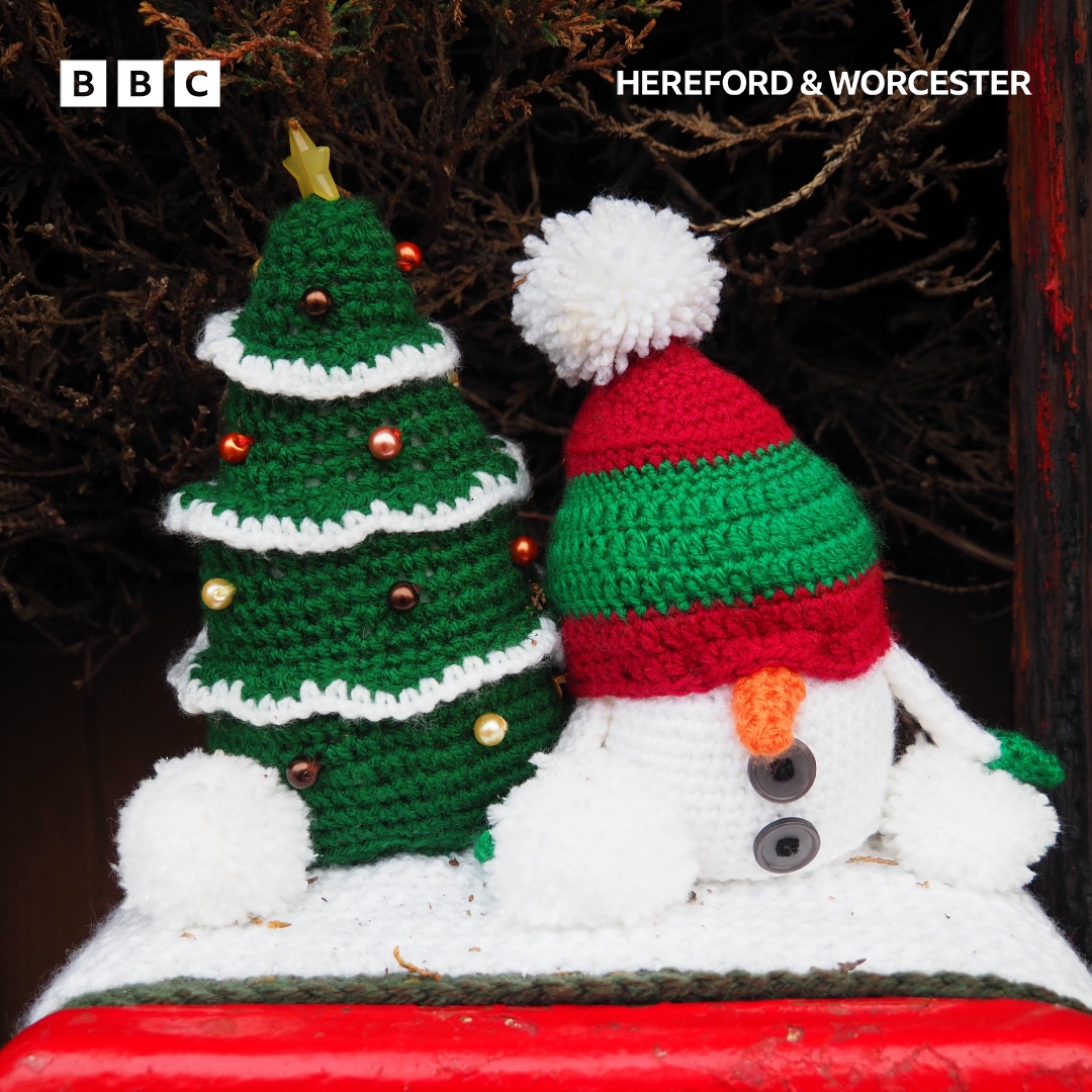 bbchw's tweet photo. Happy Boxing Day! We hope your Christmas was merry and we couldn’t resist showing you these post box toppers. 🎄 

📷 StorytellerK, captured in Worcester.

Share your photos: https://t.co/nc7QMgr68u https://t.co/0jYvqHOnn8