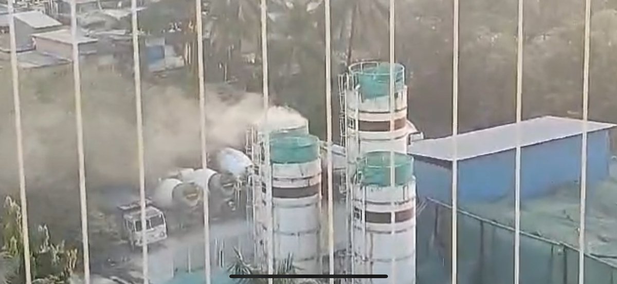 virajjs's tweet photo. Cement Dust Pollution !!
The Dust deposited over years will take months if not years to get washed away/ cleared !! 
#RMCPlantsGovandi https://t.co/CUnyTyTxw7