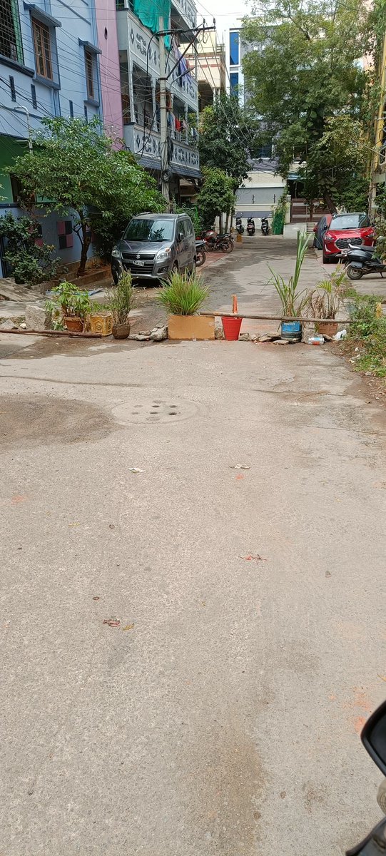 venkat_mvr8's tweet photo. @ZC_SLP @GHMCOnline @CommissionrGHMC @CYBTRAFFIC @acpmiyapur_cyb @cyberabadpolice @Dc21Ghmc Allwyn×Road Miyapur colony blocked the driveway which is not good as per suprem court noone is having right to block the roads and I request GHMC and cyberabad traffic police to remove. https://t.co/ESkPdaVaVP