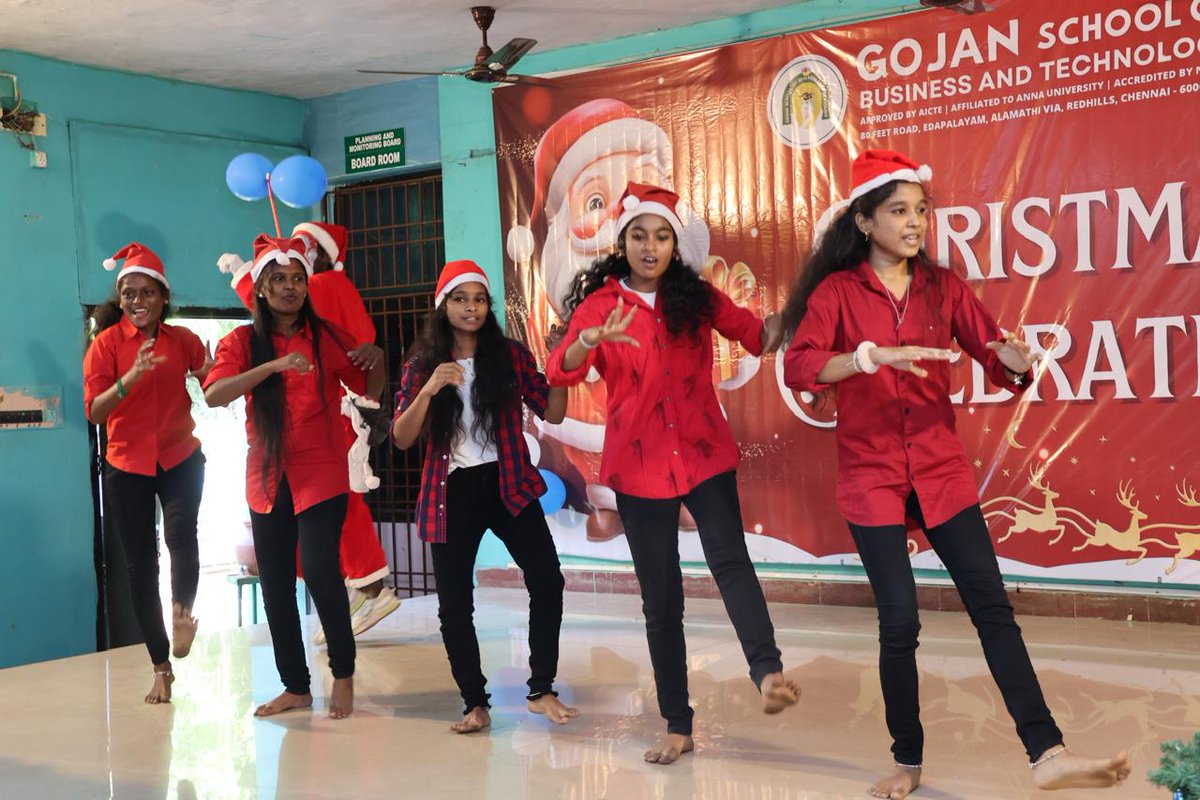 GojanInstitutio's tweet photo. Vibe with Santa🎅🏻 Singing carols with Magical Voice🎄✨

The festivities kicked off with lively dancing alongside Santa Claus, bringing an excitement to everyone present. Students participated in both solo and group singing of traditional carols, filling air with festive melodies https://t.co/ArC2FT9Pnz