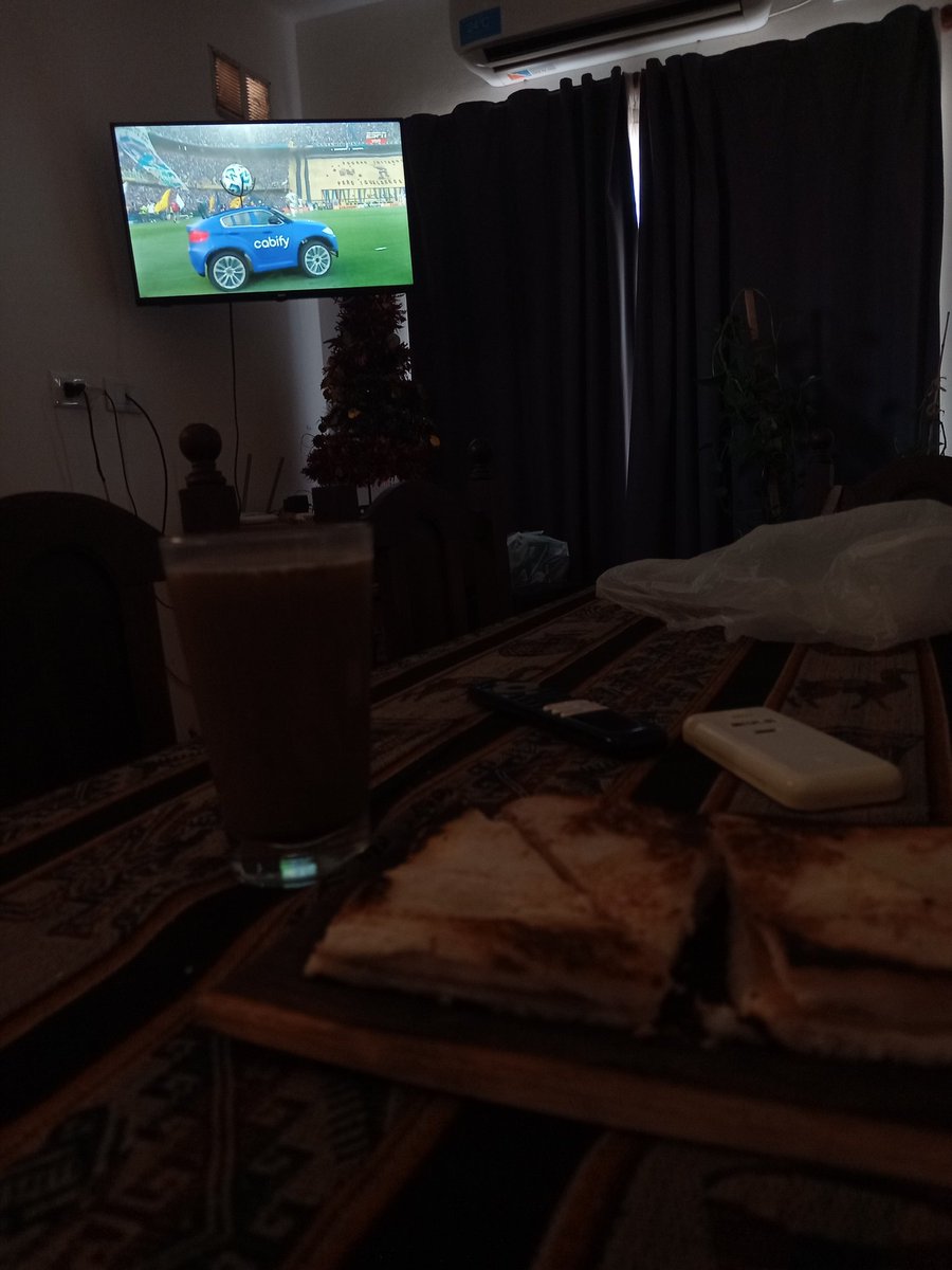 madurar es entender que no hay nada mejor que tostados, licuado y boquita✨️