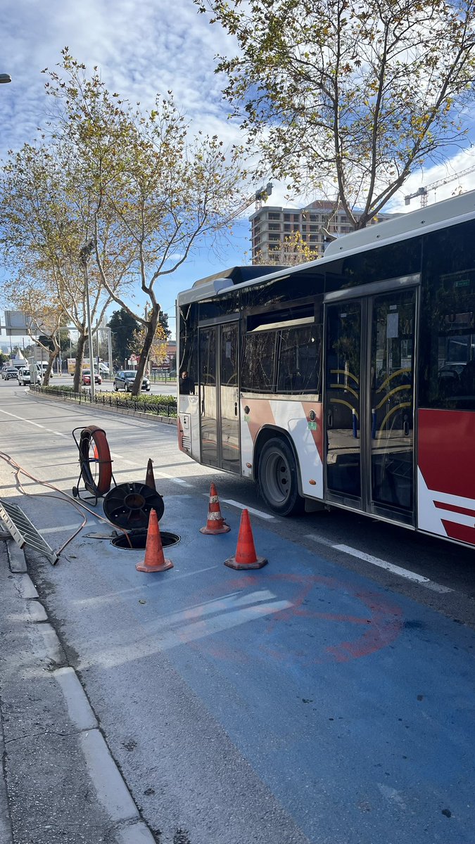 Bıktım, yer yarılsa da içine girsem diyenler için kaçırılmaması gereken portal.
Alsancak tramvay’a 10m
963’ durağına 1m