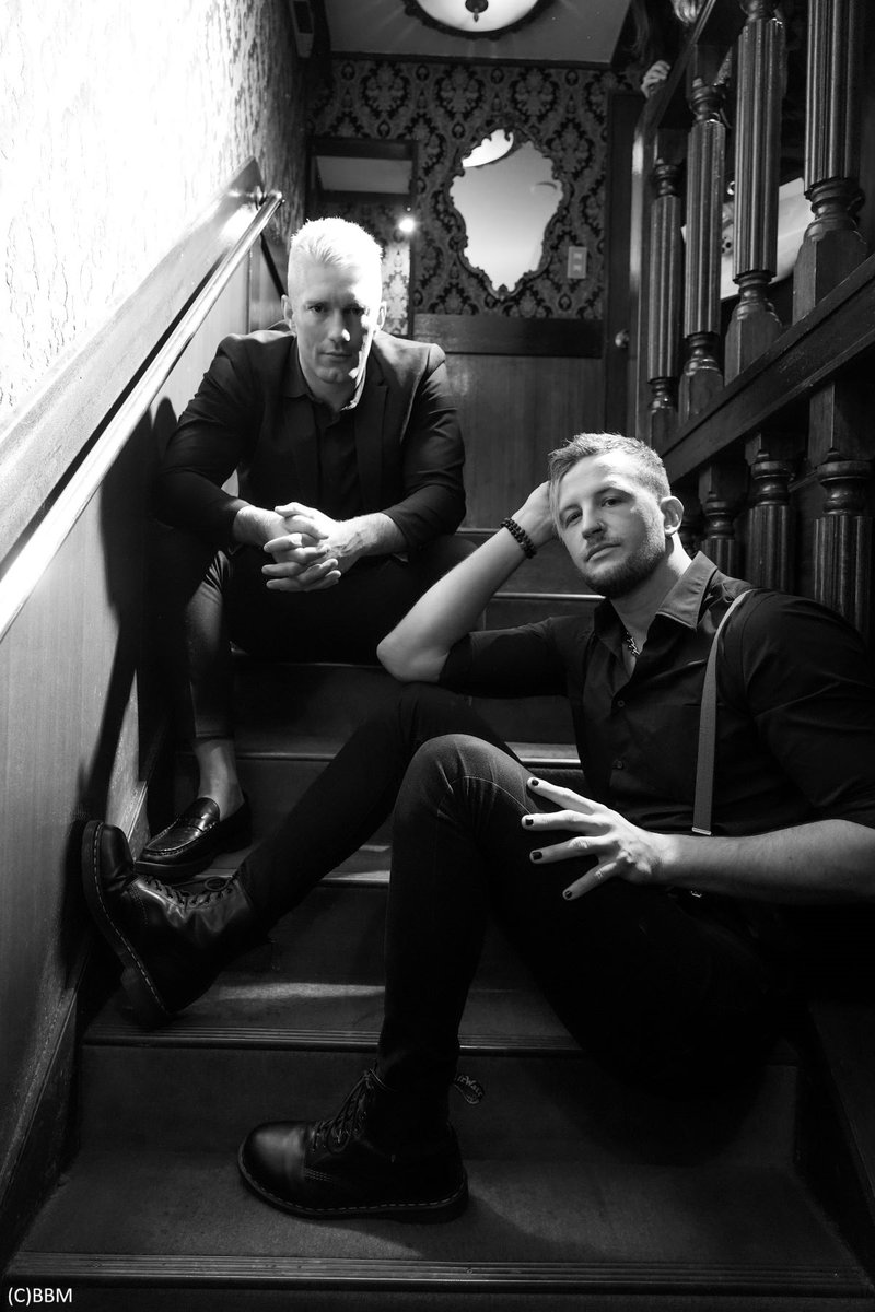 shupromobile's tweet image. ザック・セイバーJr選手とクリス・ブルックス選手の対談は、さまざまな人の協力のもと実現、掲載に至りました。全５ページ、写真も２人の話も、“人間”を感じるものです。年末年始も週刊プロレスで、ぜひお楽しみください。それにしても…モノクロもサマになる！（奈良）

#njpw
#ddtpro
#週プロ