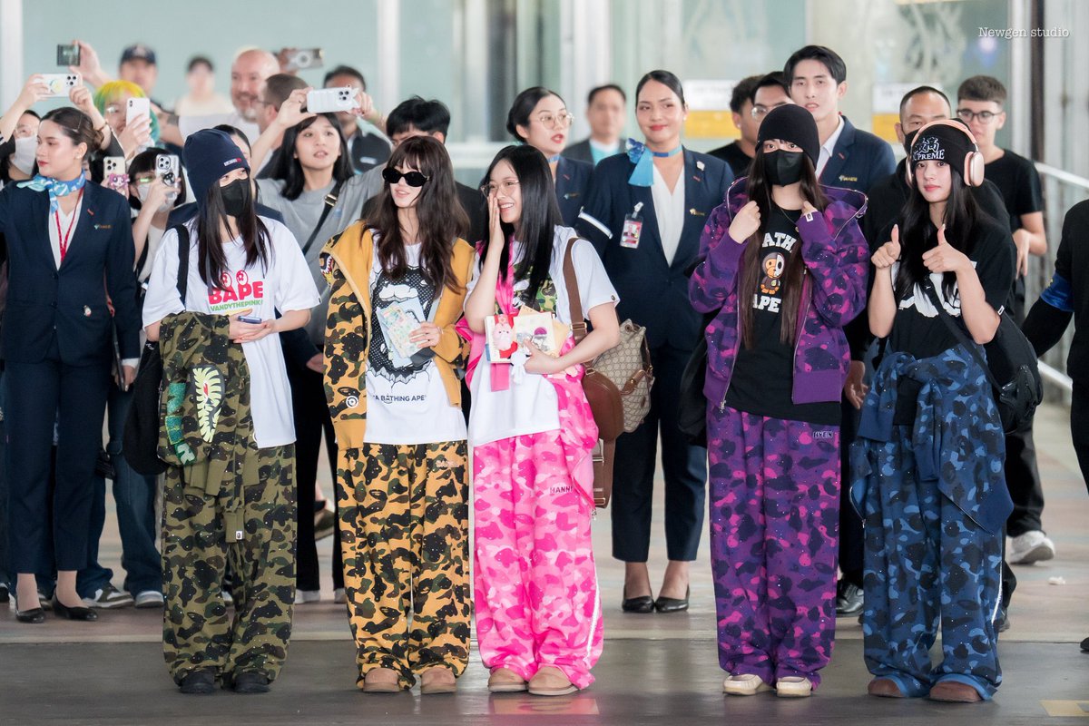 newjeansnews_'s tweet image. the world loves them