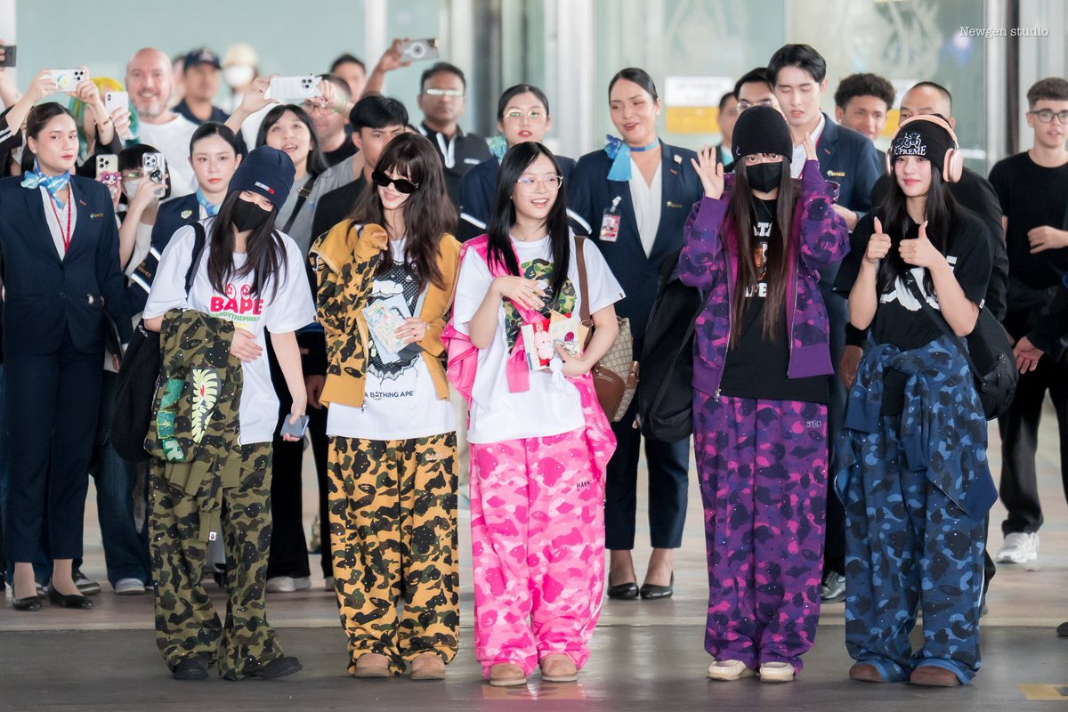 newjeansnews_'s tweet image. the world loves them