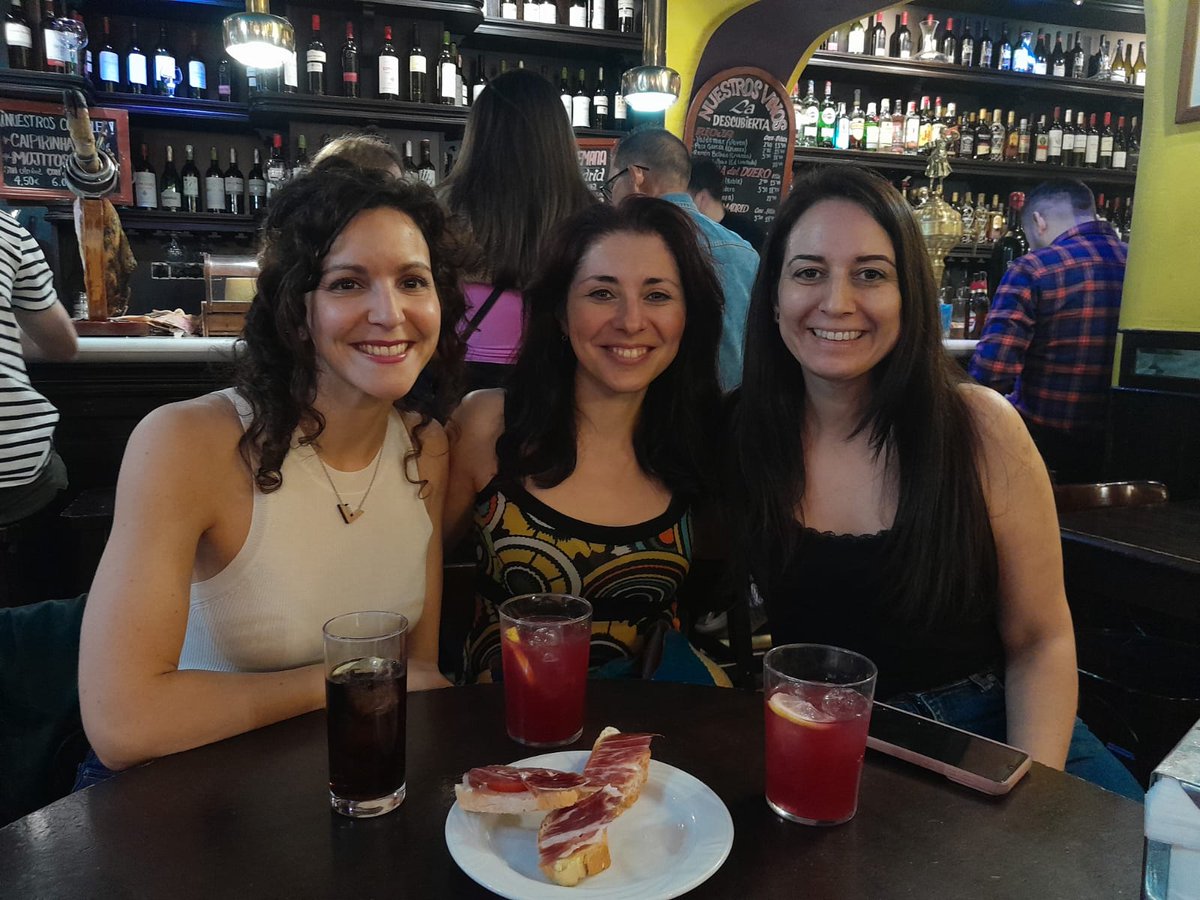 missmisimabris's tweet photo. @telediario_tve @cdelamor_ Marisela vino desde Santiago de Chile, ciudad donde nació nuestra amistad, a Madrid para reencontrarse con Irene y conmigo(Ana). Nuestra primera fotografía juntas después de 12 años sin abrazarnos. #Mi2024RTVE https://t.co/pkwqf0gKZj