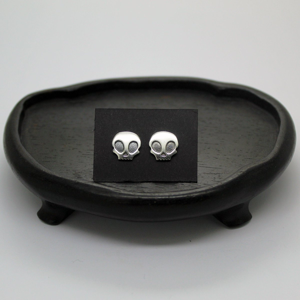 Plataica's tweet photo. Unos pequeños, pero muy cañeros 😜, #pendientes #Calaveras 💀 de #plata925
👉 https://t.co/CT906DDBiT
#joyeríaartesanal #hechoamano #envíogratis #skull #silverskull https://t.co/KDHY8TG8By