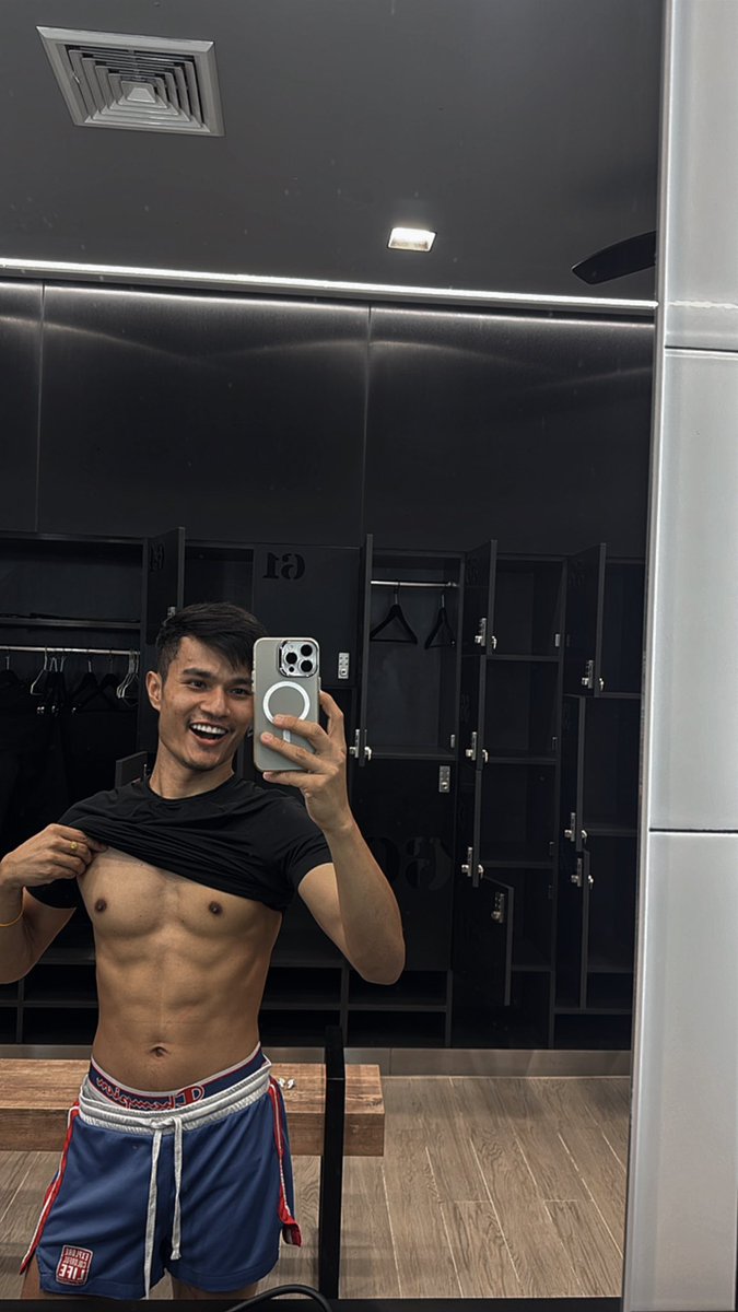 thaaalay's tweet photo. Gym time https://t.co/azxbEEdGmg