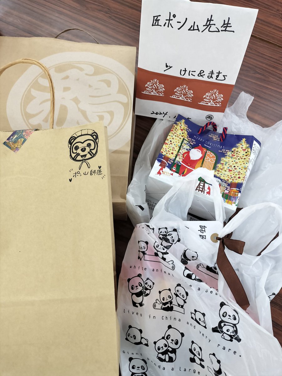 師匠も私も皆さんにお礼をと思いつつ…忘年会からあっという間に日が経ってて🫨
スイマセン。皆様、師匠を可愛がっていただきありがとうございました✨️
この日が終わってからもみんなのお土産食べて楽しく過ごされてました🫡
感謝です🙇‍♀️

ちなみに私は横からのボテッとした師匠が好きです😂　🐵Fly⑦