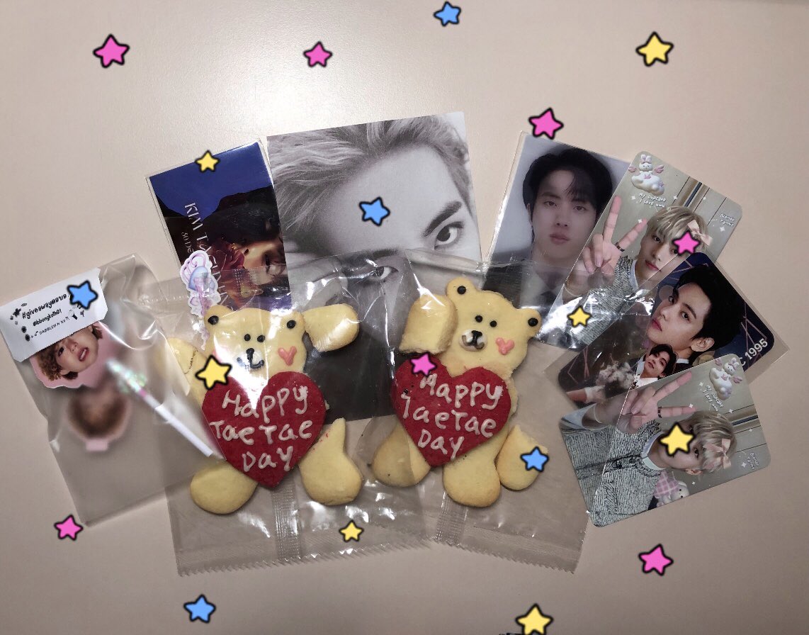 🎀 #NeverEndingLoveforV 
อันนิจำม่ายด้ายว่าได้มาจากไหนบ้างแต่ขอบคุณทุกๆคนนะคับสวยทุกอันเยยยแม่ๆน้องแทน่ารักทู้กกกคนน🎄⭐️