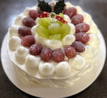 Fitfukui's tweet photo. 冷たい雨が降っている☔福井からお疲れ様です
クリスマスケーキ🎄イチゴを求めスーパーをはしごしたものの売っておらず😱
急遽ブドウになりました😪いちご不足
#土地 情報、カタログがご覧頂けるWEB会員募集😁 #企業公式が地元の天気を言い合う #企業公式がお疲れさまを言い合う #企業公式つぶやき部 https://t.co/nHGPSGjH9s