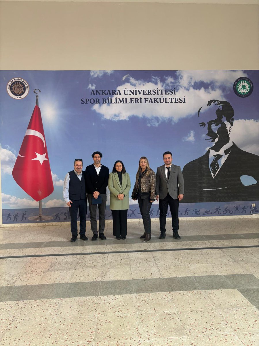 Kadın Futbolcular Derneği [KAFUDER] Başkanı Sn Dilek Kavaşoğlu ve Kristal Ayaklar Tv Programı yapımcısı Sn Ömer Bedri Akkerman, Dekanımız Prof. Dr. Semiyha Tuncel hocamızı ziyaret ettiler.

Ziyaretleri için kendilerine teşekkür ederiz.

<a href="/AnkaraUni/">Ankara Üniversitesi</a> <a href="/necdetunuvar/">Necdet Ünüvar</a> <a href="/semiyhatuncel/">Semiyha Tuncel</a>