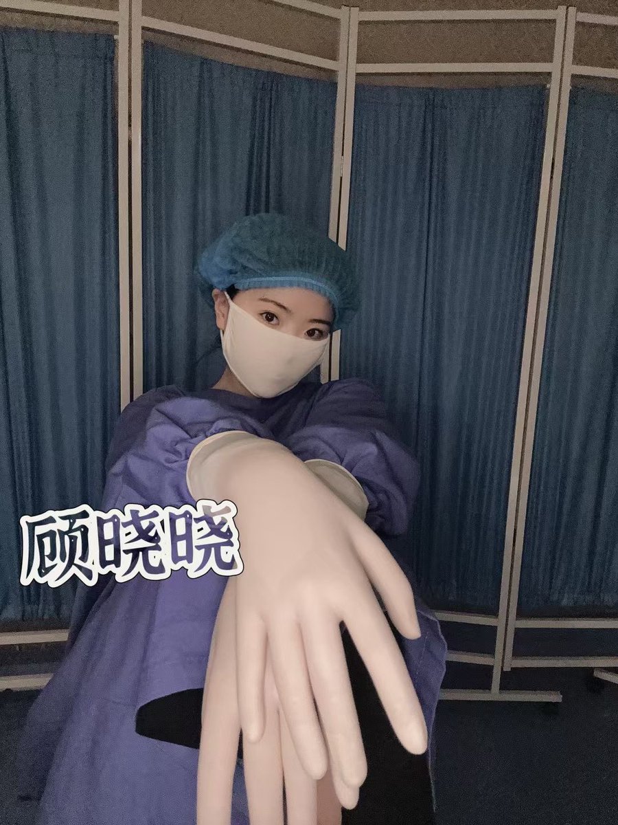 QueenGuider's tweet photo. 手套控来免费看，顾晓晓的直播【初来报道，关注一下吧~-哔哩哔哩直播】 https://t.co/40ZuSRWlRF https://t.co/eQSOWiHvPG