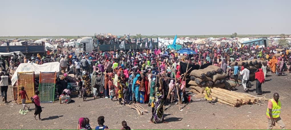 "Merry Christmas" 

Christmas is day for joy, celebration and get together with loved ones.

This not the case for thousands #refugees and #returnees who fled #Sudan for safety in Renk #SouthSudan.

Their priority is rebuilding life shattered by war while keeping hope for peace.