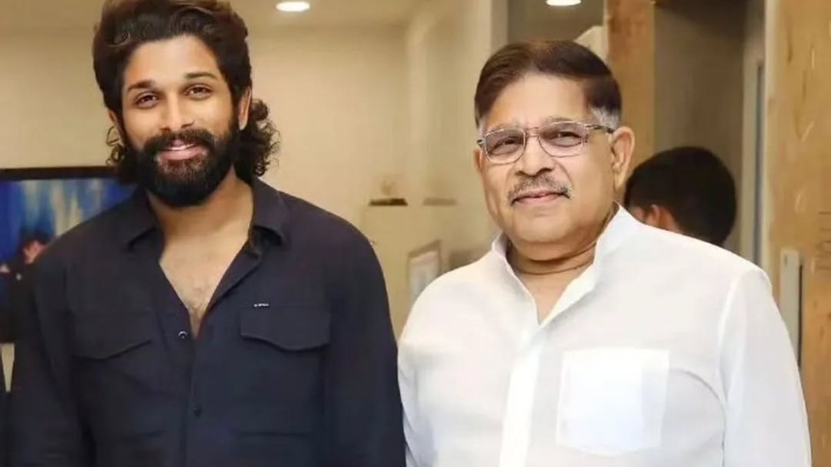PoddarMoushmi's tweet photo. Allu Arjun and Filmakers of PUSHPA 2 makers made big a decision! Promises to give ₹ 2CR aid to the Stampede victim's family.
Sr: @inshorts @indiatvnews
#Pushpa2ThaRule #STAMPEDE #AlluArjun https://t.co/vwe543U12r
