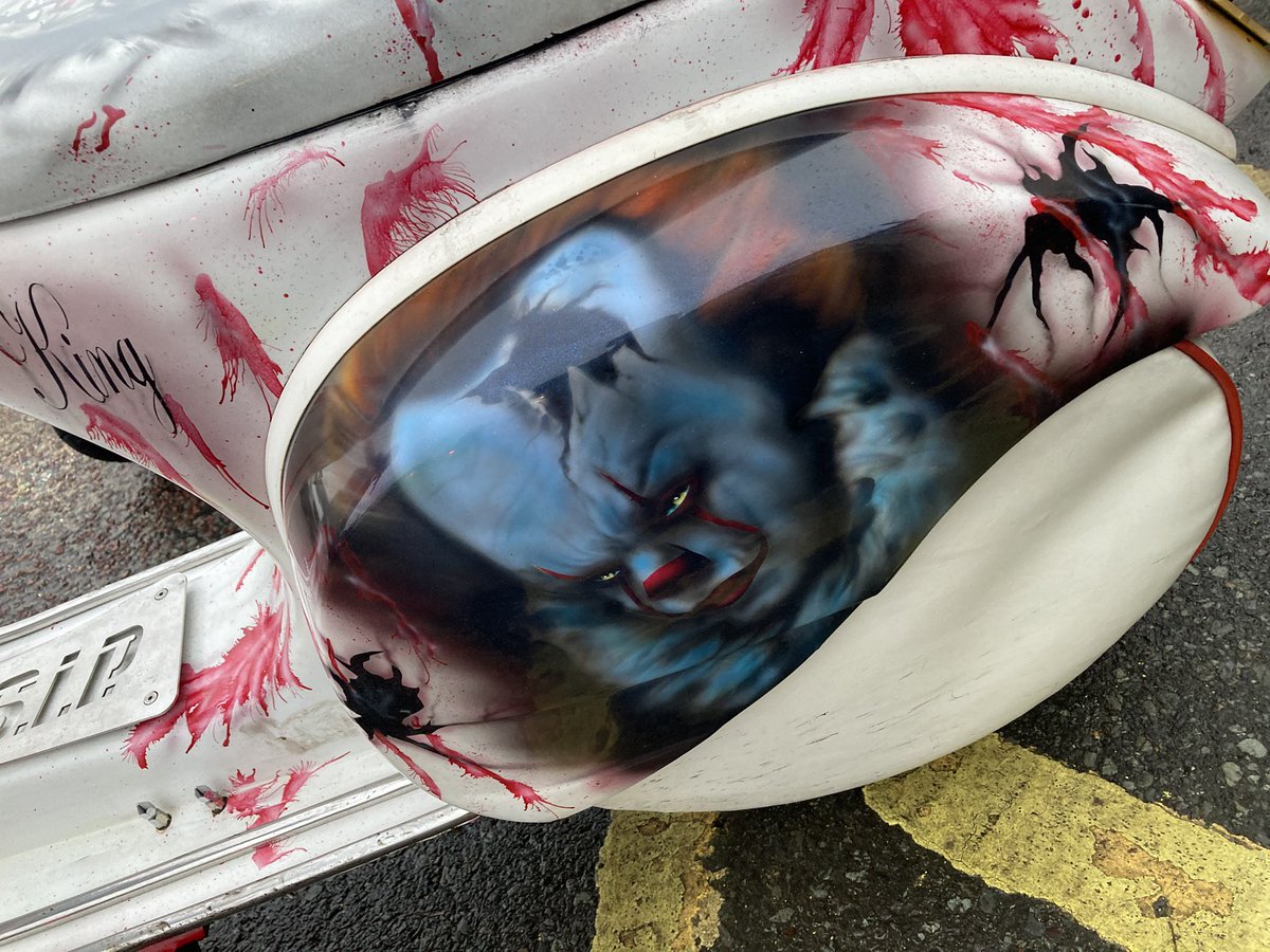 classiccarguru1's tweet photo. #AirBrush Art #WickhamSquare #BoxingDay Meet
#Pennywise https://t.co/bg9CwhSgss