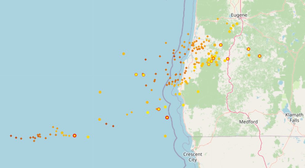 che1i0s's tweet photo. Powerful lightning thunderstorm in Western Oregon, Eugene https://t.co/PDcMsaIwK1