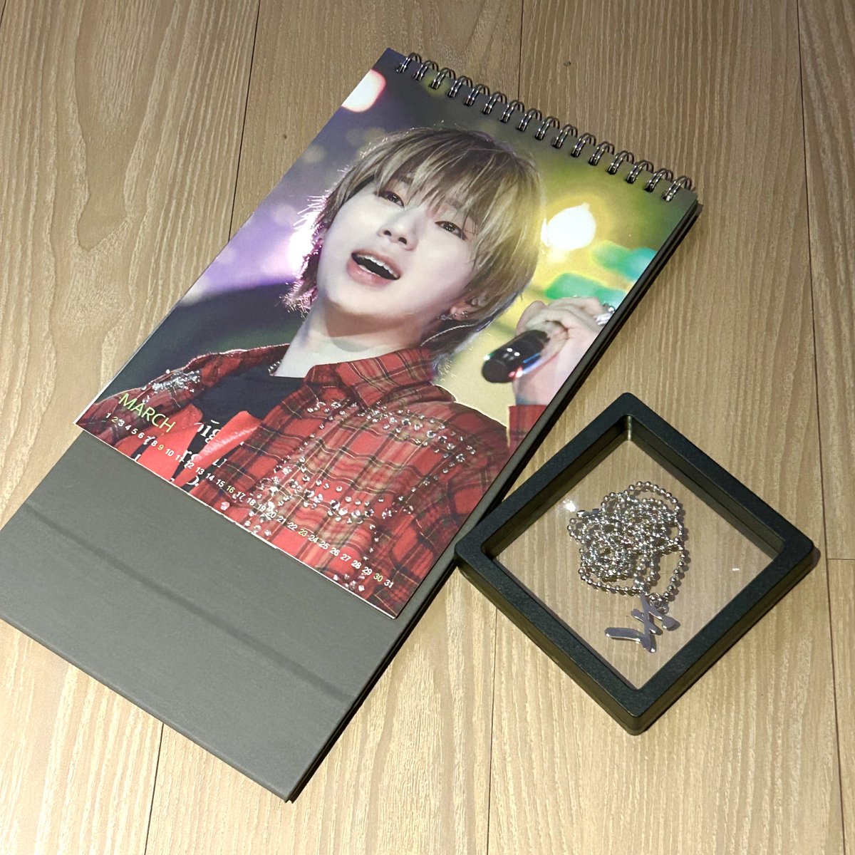 ✴︎ 𝗨𝗡𝗖𝗛𝗔𝗡𝗚𝗜𝗡𝗚 𝗣𝗘𝗥𝗜𝗢𝗗 𝟮𝟬𝟮𝟱 ✴︎ 
나에게도 시그가✨이번년도 지코는 그래도 보러간적이 있어선지 내가 봤던 지코가 기억이 새록새록 난다. 사진셀렉 너무 좋아용❤매달마다 맘에드는 사진으로 해놓고 살아야지ꯁ.̮ꯁ