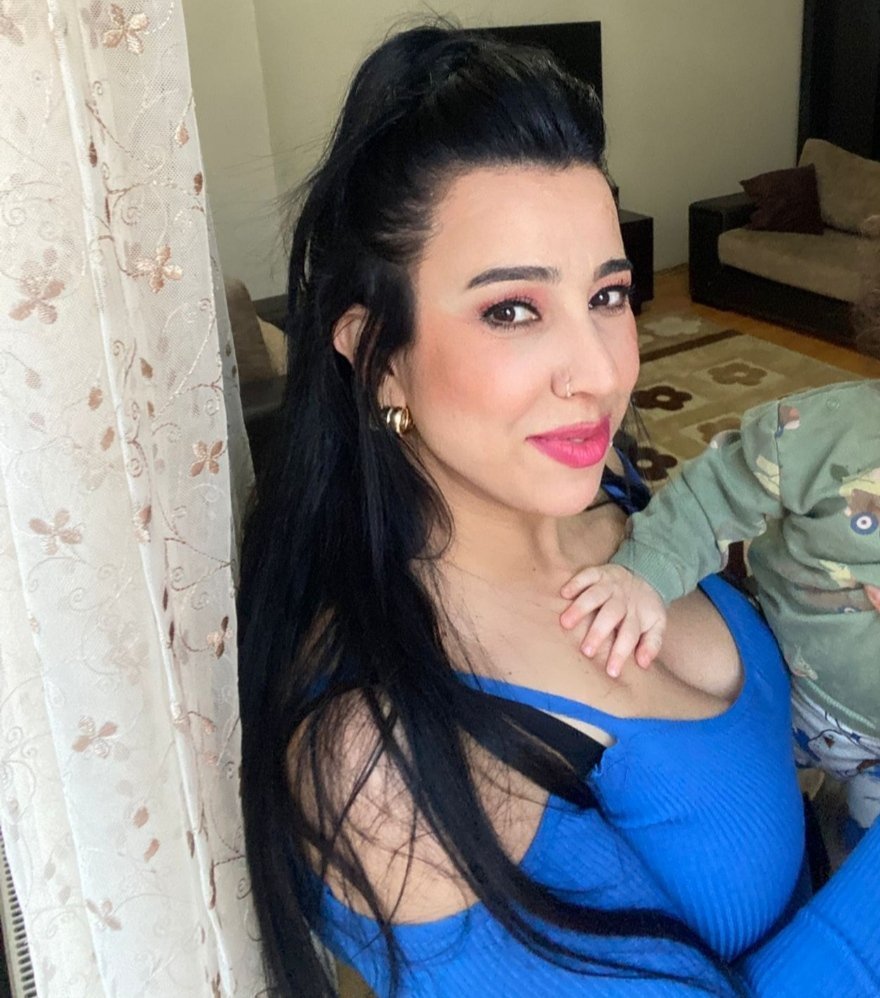 Takipçim bir tanıdığını paylaşmak istedi. Gizli olmasını istiyor. Sizden gelecek sert yorumları bekliyor.  #ensest #paylaşım #gavat #turkifsa #itiraf