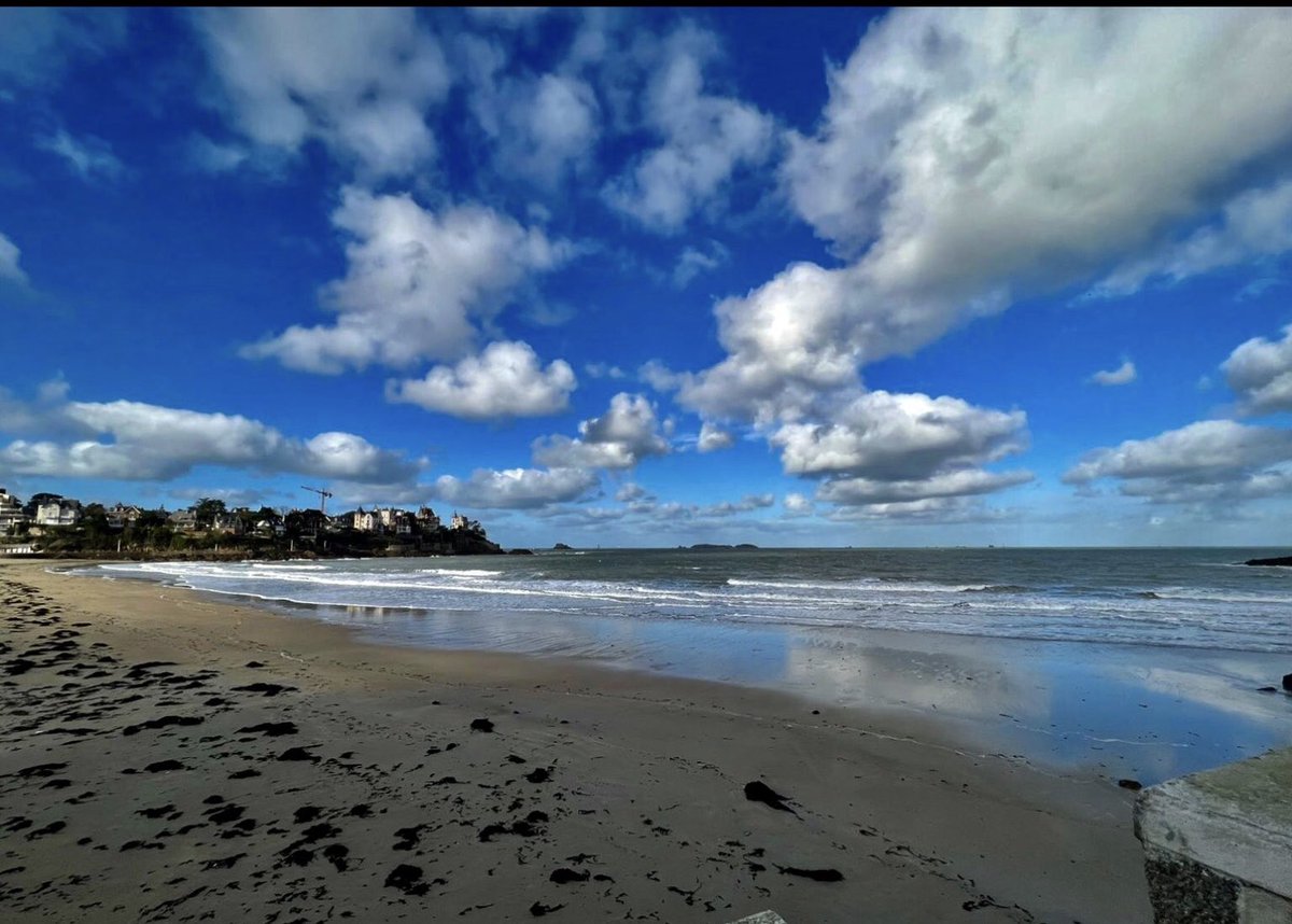 BFleurot's tweet photo. Ces fulgurances brillantes et tendres de la Bretagne que tant de peintres ont cherché à peindre sur leurs toiles 💙🤍📸B.Fleurot 🎄 https://t.co/BfusdiWX7C