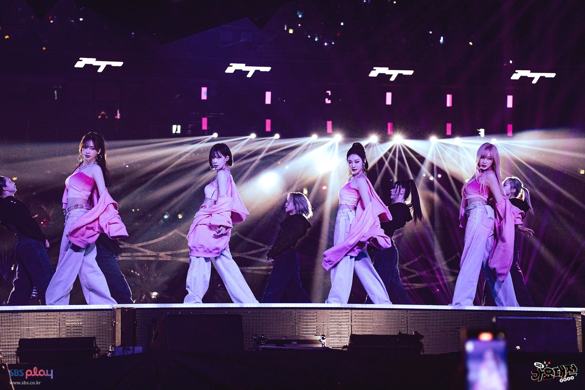 wntrult's tweet photo. if aura was a girl group, it’s name would be aespa. https://t.co/wEJOEcuN2v