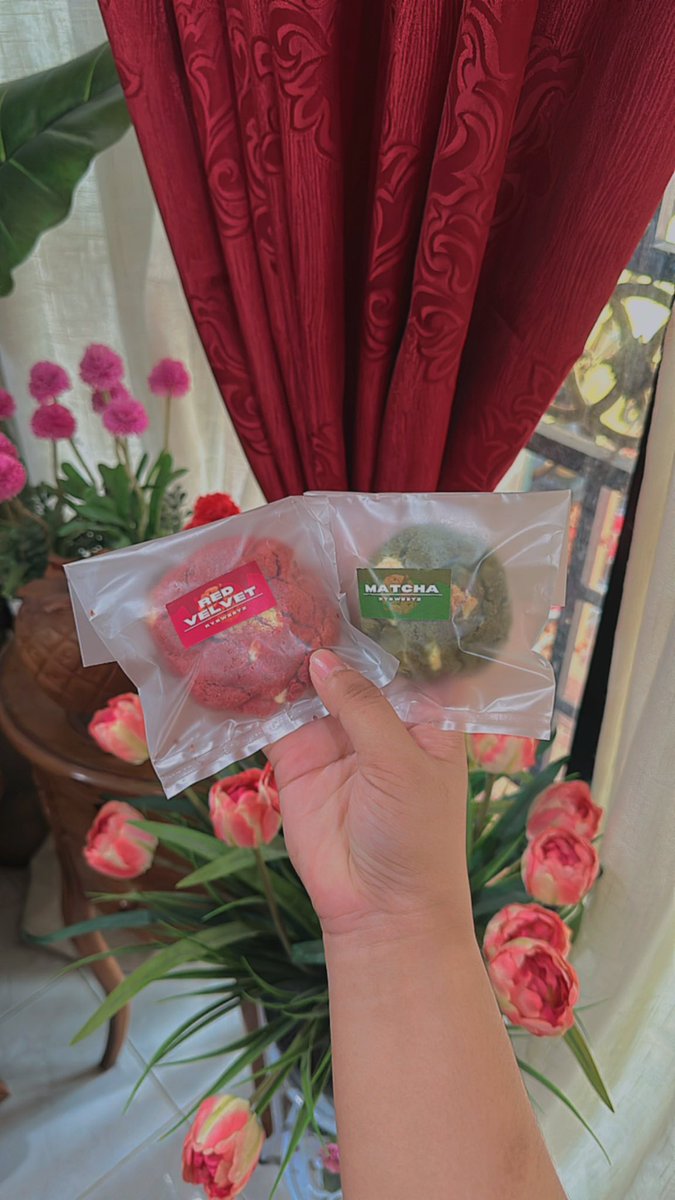 nfnzhunnie's tweet photo. cookies from @dobbyeis dah sampai ! 🍪😍  size cookies sedang molek, harga pun affortable tau &amp; paling penting tak terlalu manis, kena dengan my tekak yang tak berapa suka manis .. i suka ! i suka ! 😆😗❤️ thank you so much babe, gonna repeat beli cookies arie 👍🏻 https://t.co/IT2mcclmW2