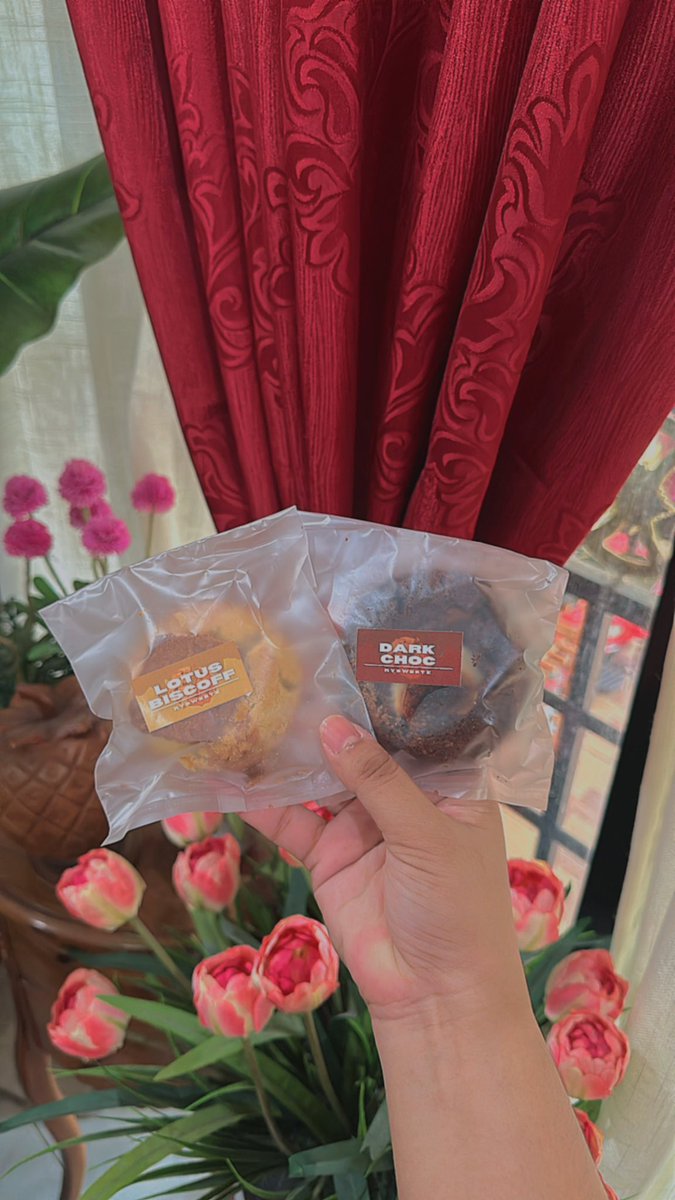 nfnzhunnie's tweet photo. cookies from @dobbyeis dah sampai ! 🍪😍  size cookies sedang molek, harga pun affortable tau &amp; paling penting tak terlalu manis, kena dengan my tekak yang tak berapa suka manis .. i suka ! i suka ! 😆😗❤️ thank you so much babe, gonna repeat beli cookies arie 👍🏻 https://t.co/IT2mcclmW2