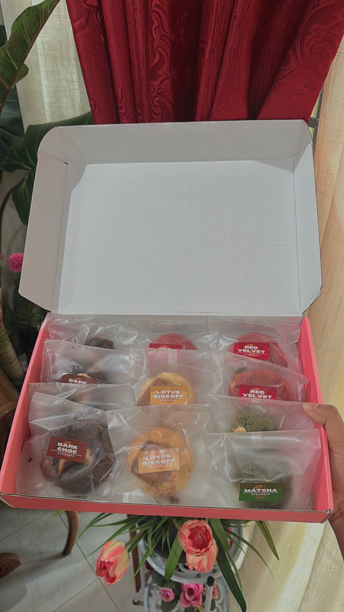nfnzhunnie's tweet photo. cookies from @dobbyeis dah sampai ! 🍪😍  size cookies sedang molek, harga pun affortable tau &amp; paling penting tak terlalu manis, kena dengan my tekak yang tak berapa suka manis .. i suka ! i suka ! 😆😗❤️ thank you so much babe, gonna repeat beli cookies arie 👍🏻 https://t.co/IT2mcclmW2