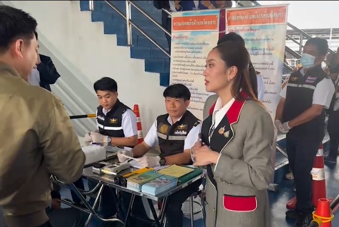 rthonline1's tweet photo. นายกรัฐมนตรี #แพทองธาร ตรวจความพร้อมสถานีขนส่งหมอชิต โดยไม่แจ้งล่วงหน้า กำชับ บขส. อำนวยความสะดวก เตรียมพร้อมรถรับ-ส่ง ประชาชนกลับภูมิลำเนาช่วงปีใหม่ และสั่งเข้มตรวจแอลกอฮอล์-ยาเสพติดพนักงานขับรถ ป้องกันอุบัติเหตุ

#นายกรัฐมนตรี #ขนส่งหมอชิต https://t.co/CMdBAIai1H