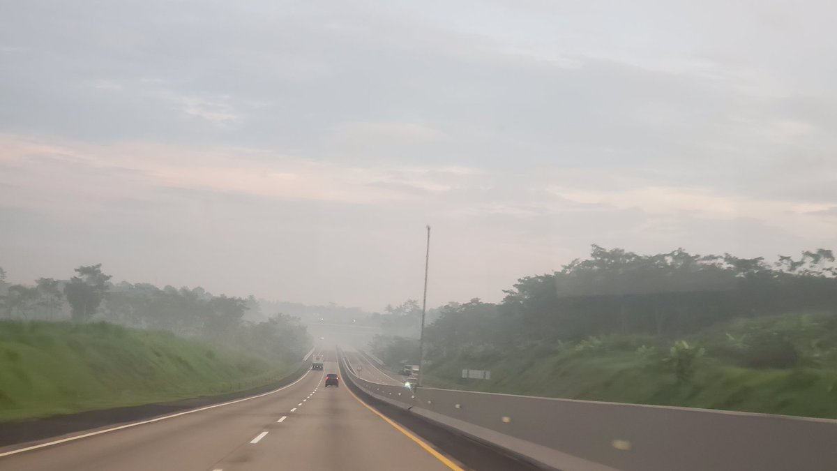 Kata pak sigit Bikin sim klu lbh dr 250 k suruh nglaporin.
Di laporin kemana nih ?

Ngelaporin aja bayar 
Belom lagi klu nglawan polisi bisa di pidana.
Dg uang 250 k kemungkinan 5 th sim baru jadi ,itupun klu masih idup.
Heh ribet amat /amat aja gk ribet