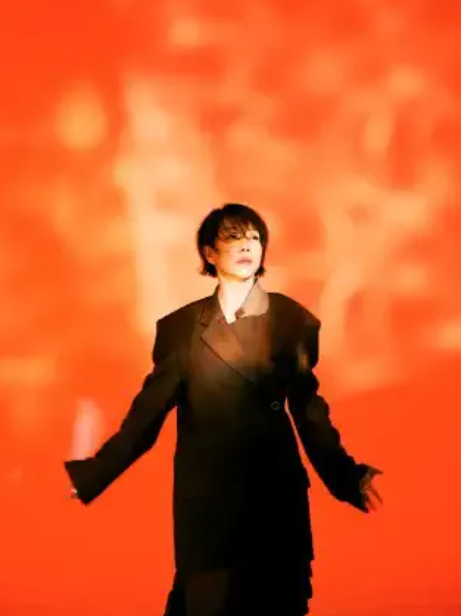 sz_mediagroup's tweet photo. Celebrate the 40th anniversary of the Diva of Chinese Pop, #SandyLam, with her "Resonance" 2025 tour, starting in #Shenzhen!
🗓: February 22, 2025, at 19:30
📍 : Shenzhen Bay Sports Center Stadium
What's your favorite Sandy Lam song? Feel free to share in the comments! 💬🎶@oursandylam @NancyinNanshan
📷文旅深圳