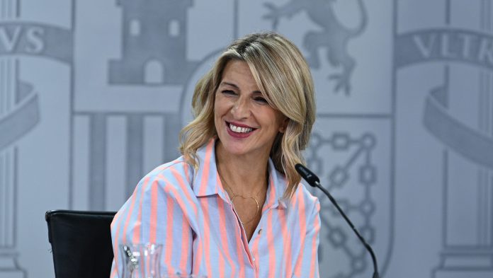 ESdiarioCV's tweet photo. ¿Piensas que Yolanda Díaz está capacitada para ser presidenta del Gobierno?

🔄 SI
❤️ NO https://t.co/UGSwX1yEA4