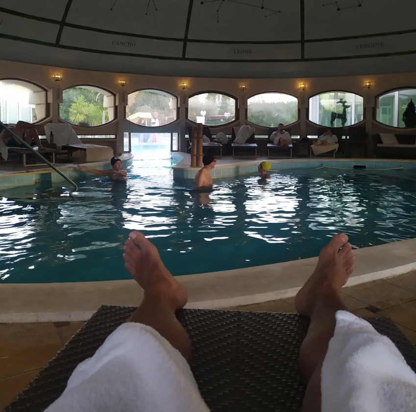 AristonMolino's tweet image. R E L A X  a bordo della piscina termale «Zodiaco». 💦

#aristonmolino #relaxmood #vacanzealleterme #abanoterme