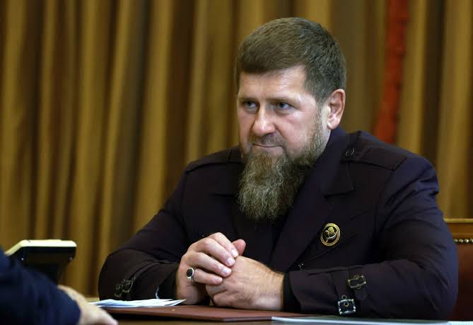 Будь ты проклят шайтан Кадыров.Если бы во-время разрешили приземлиться 🇦🇿 самолёту то сегодня нам не пришлось бы пережить эту трагедию.😡😡
