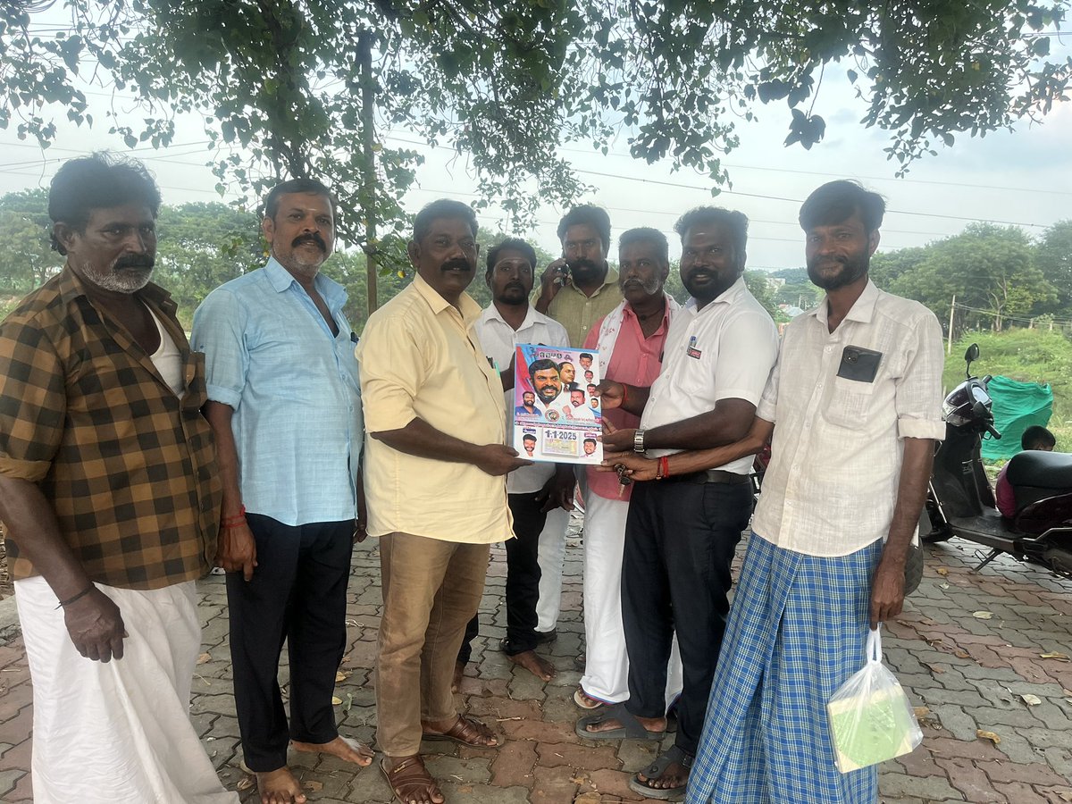 CPRMano143's tweet photo. திண்டுக்கல் கிழக்கு மாவட்டம் நத்தம் தொகுதியில் நேற்றையதினம் விடுதலைச் சிறுத்தைகள் கட்சியில் பயனிக்கும் சகப்பொருப்பாளர்களுக்கு காலண்டர் வழங்கப்பட்ட போது… அவர்களுடன் இ.சி.எ.பாசறை ஒன்றிய அமைப்பாளர்.கரிகாலன் https://t.co/mwzxmGxwom