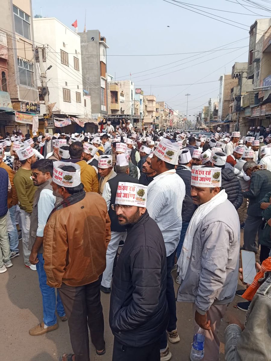 बीकानेर कोट गेट का नजारा
#खेजड़ीबचाओ
<a href="/RavindraBhati__/">Ravindra Singh Bhati</a>