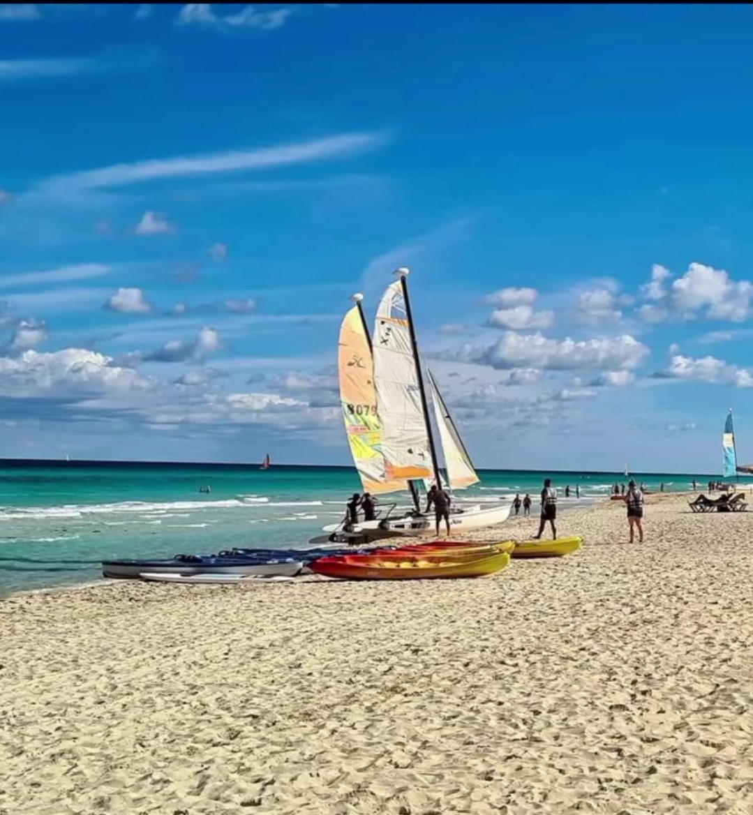 JorgeLealTur's tweet photo. A disfrutar de lo lindo!!!. La espectacular playa de Varadero te espera. Cuba es un eterno verano.
#CubaUnica. https://t.co/oEkoPdtGPz