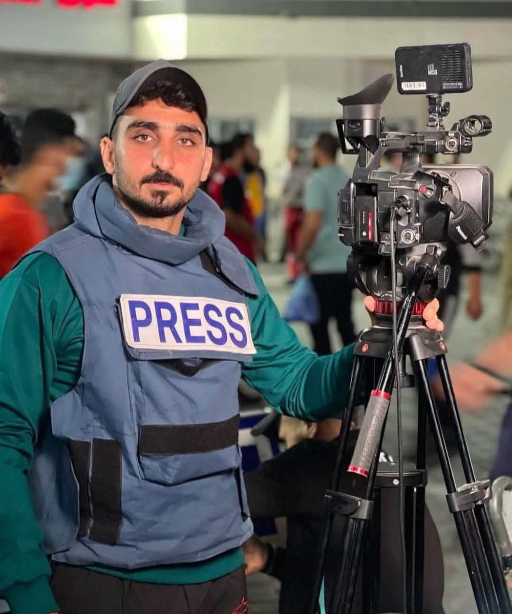 قُتل أيمن؛ الوجه الذي عرفناه، والصوت الذي حفظناه، والابتسامة التي لا تغادر الذاكرة، شب أيمن في الحرب، وتزوج في الحرب، وأنجب في الحرب، وبينما ينتظر مولوده على باب المستشفى، استشهد في غارة إسرائيلية استهدفت سيارة كتب عليها بالخط الأحمر العريض "صحافة"؛ ليلعن الاحتلال كل مواثيق