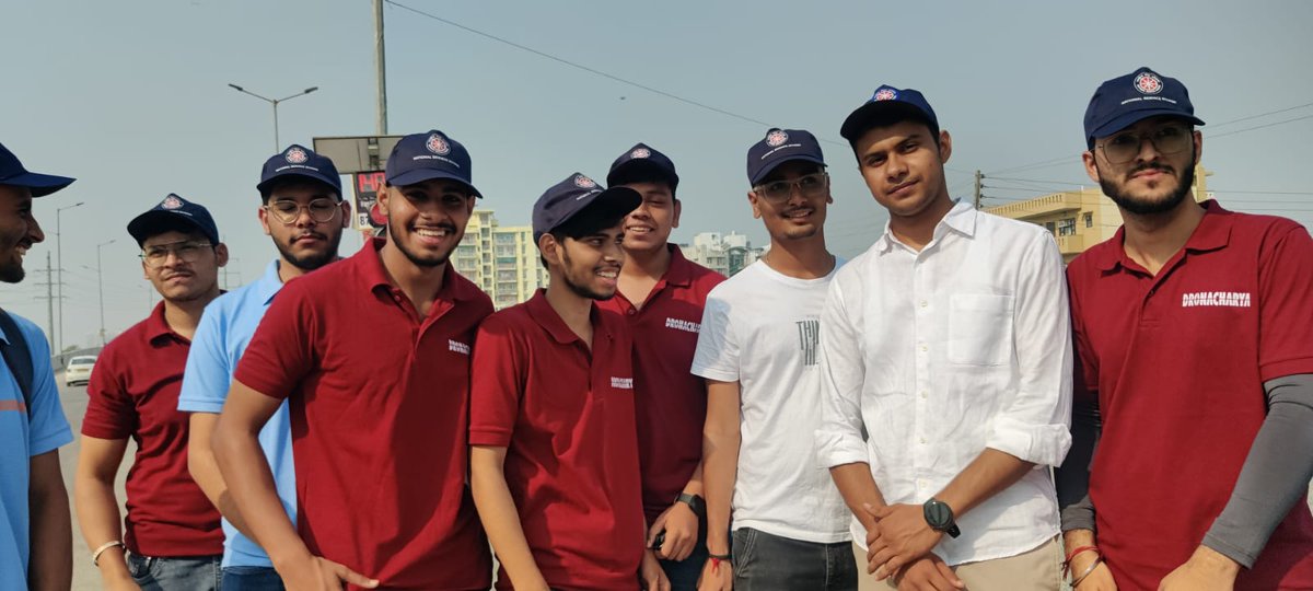 DCENSS1's tweet photo. DCE NSS unit, led by PO , are teaming up with the Merchant Association, Traffic Police &amp; hospitals to promote cleanliness &amp; safety from 27th-30th Oct! Let’s spread the true spirit of Diwali with #CleanAndSafeDiwali 🌏💫

#Diwali2024 #NSSInitiative #SwachhBharat #DCEGurugram https://t.co/LWSgRrYlA6