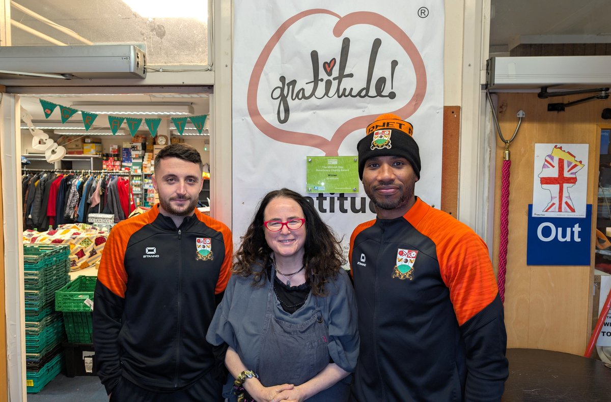 TheHiveLondon's tweet photo. Bees in the Community - Gratitude Foodbank
Jerome Okimo, Anthony Hartigan and Foundation Manager, Dan Barton, visited Gratitude Foodbank in Borehamwood
#BeesInTheCommunity #GratitudeFoodbank #BarnetFC #FightHunger #FoodWaste #CommunitySupport #VolunteerWork #FoodPackages https://t.co/4cbPvPKvvt